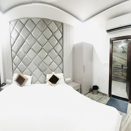 Hotel Green Apple Bareilly Buitenkant foto