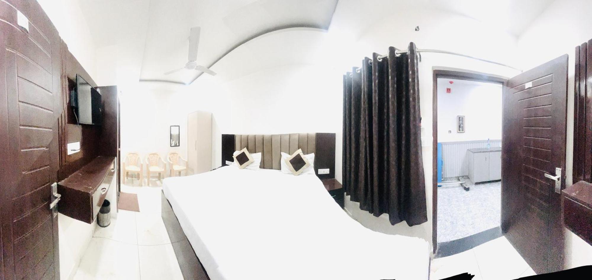 Hotel Green Apple Bareilly Buitenkant foto