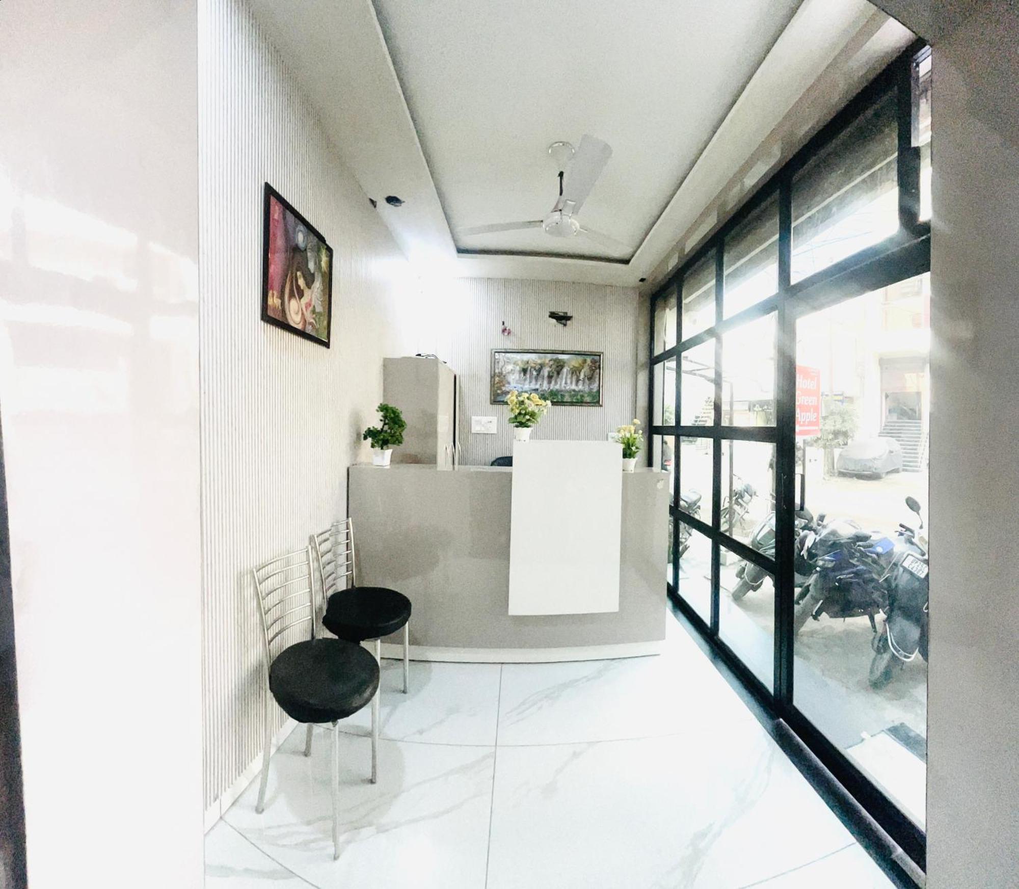 Hotel Green Apple Bareilly Buitenkant foto
