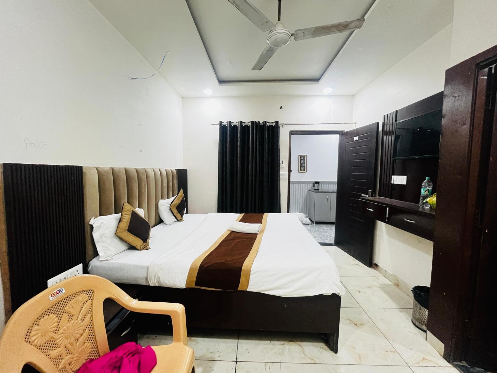 Hotel Green Apple Bareilly Buitenkant foto