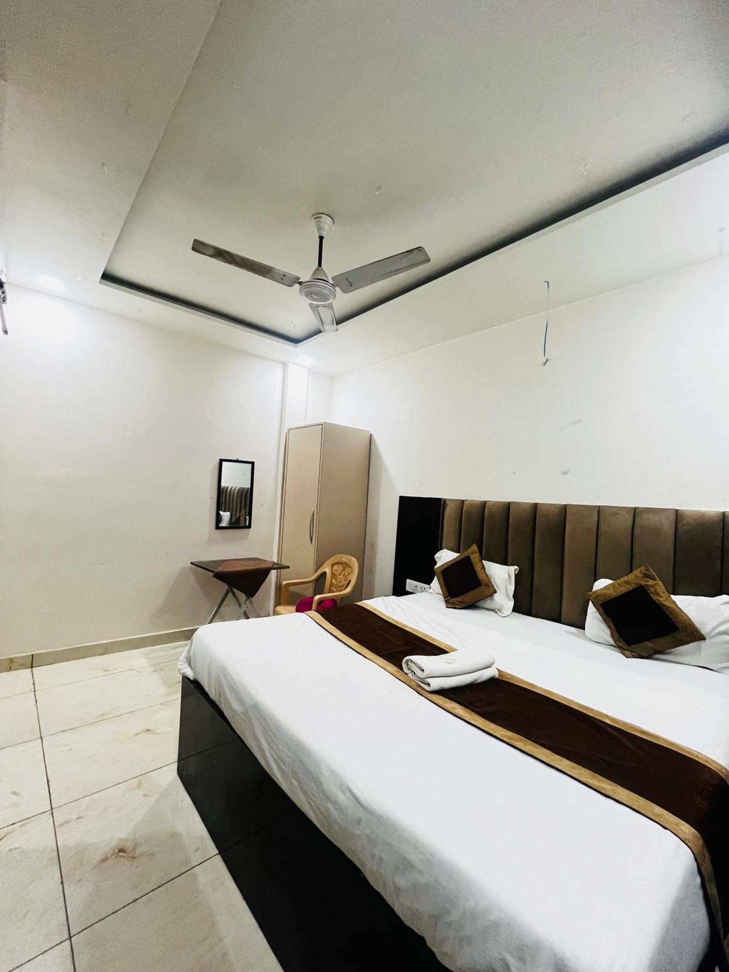 Hotel Green Apple Bareilly Buitenkant foto