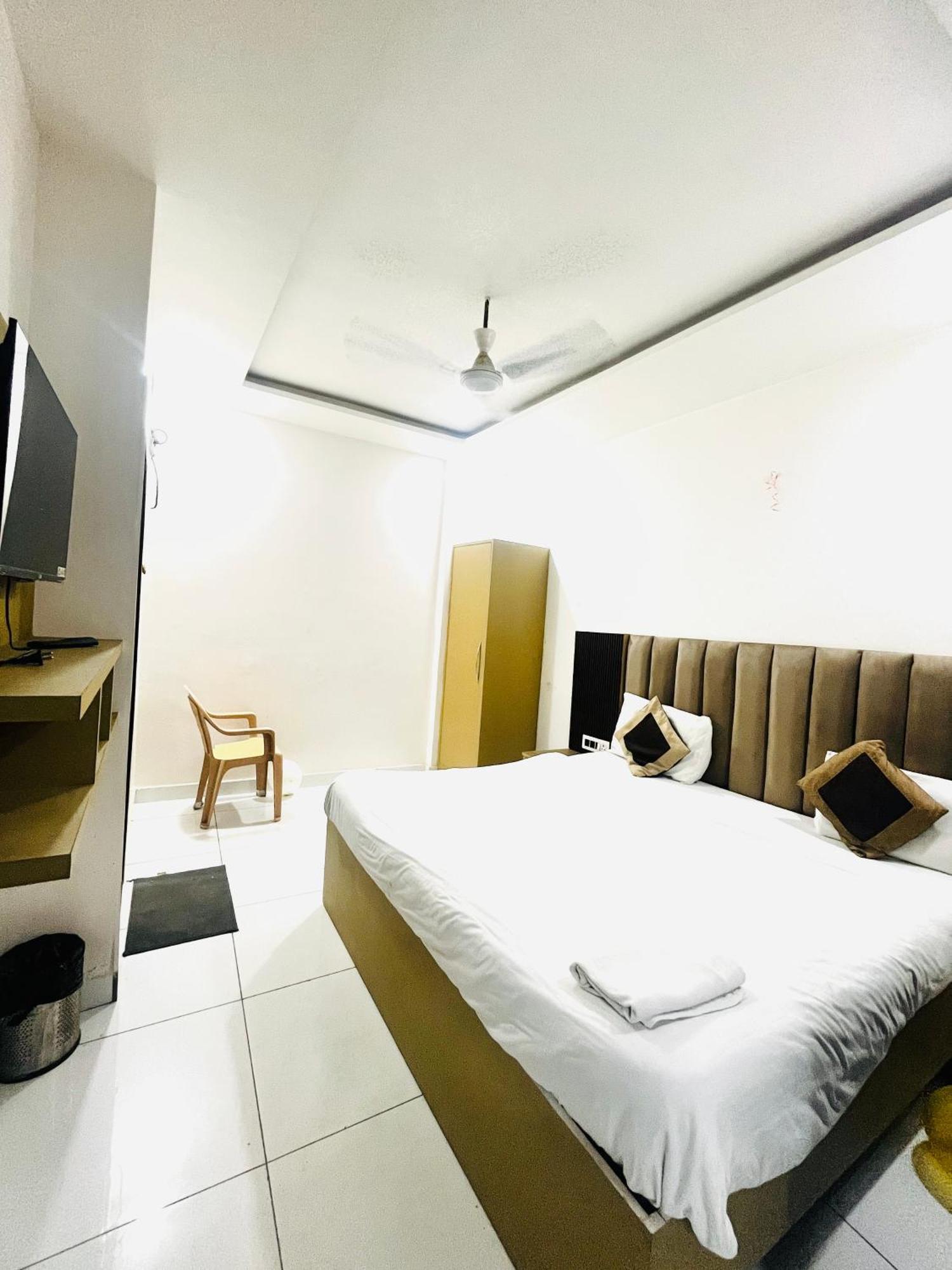 Hotel Green Apple Bareilly Buitenkant foto