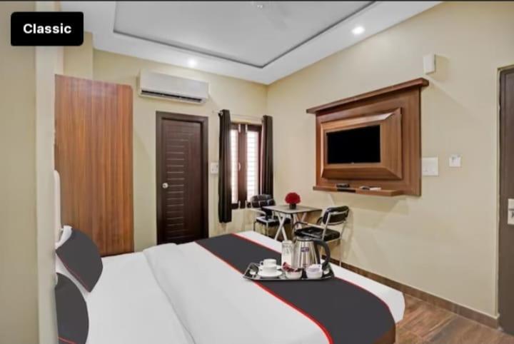 Hotel Green Apple Bareilly Buitenkant foto